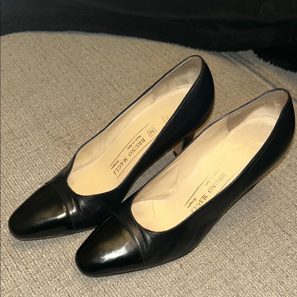 Bruno Magli Vintage Black Leather Pumps